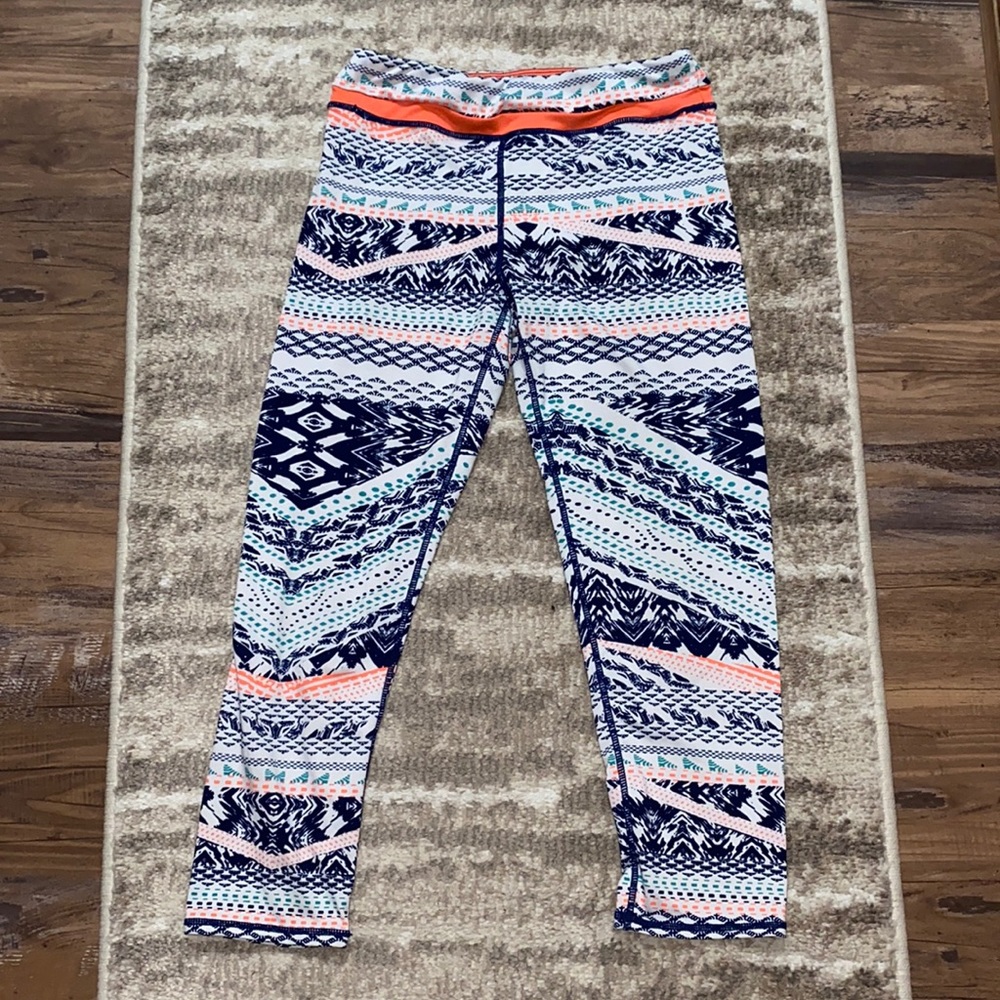 SOLD Outdoors Pattern Capris Leggings